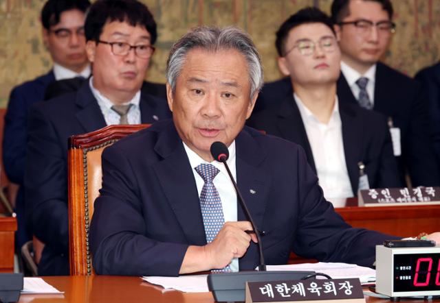 국감 빠지고 '폭탄주'... '백화점식 비리' <b>이기흥 체육회장</b> 수사의뢰