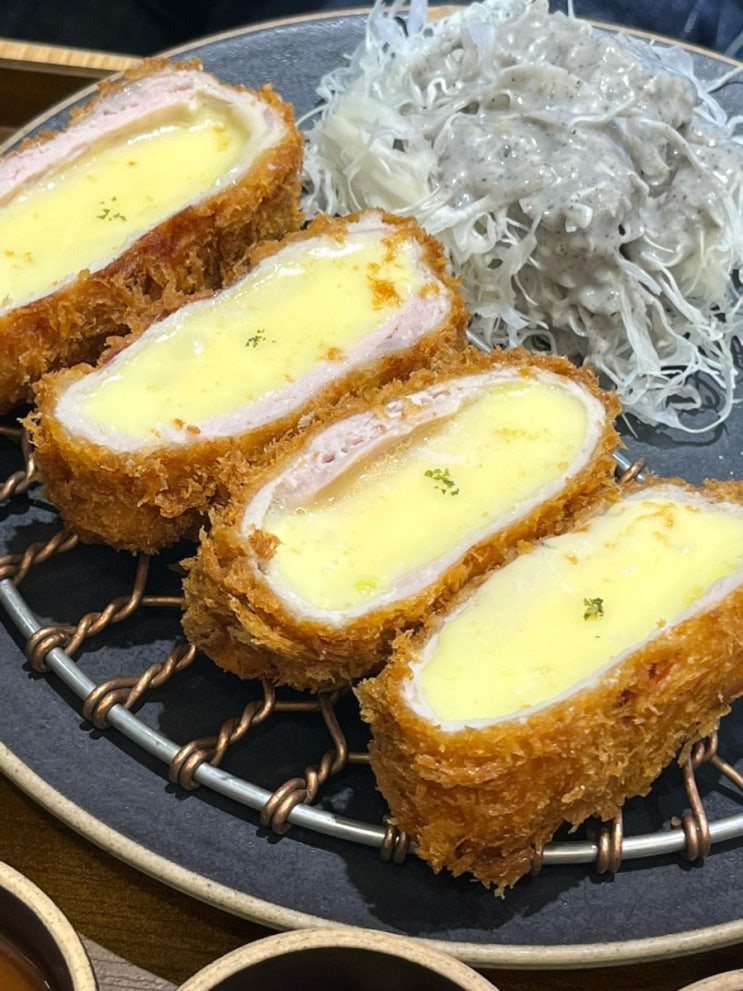  홍대입구역 연남동 일식 우동 돈카츠 맛집 돈까스튀기는형