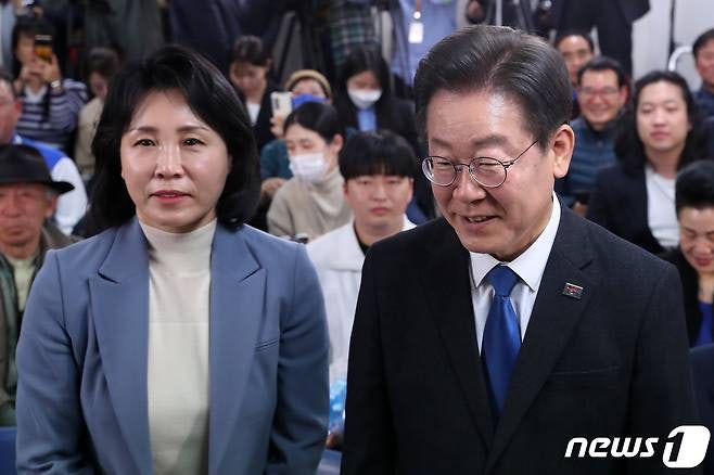 운명의 11월! 이재명 부부가 넘어야 할 '삼각 파고'/한성진,김동현 부장판사를 알아보자