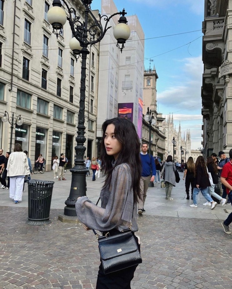  배우 문가영 인스타그램 돌체앤가바나 명품 패션 시스루룩 코디 추천!