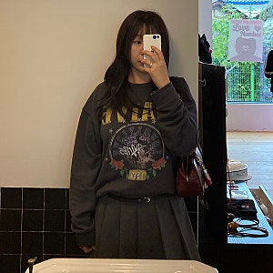 [소비일기] 레이브 맨투맨 : Love Bites Graphic Sweatshirt, S 사이즈