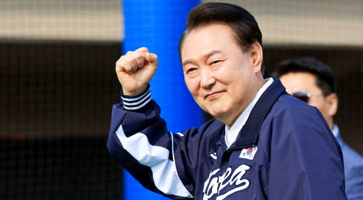 윤석열 <b>대통령</b>, 美 <b>트럼프</b>와 골프 <b>회동</b>할 듯