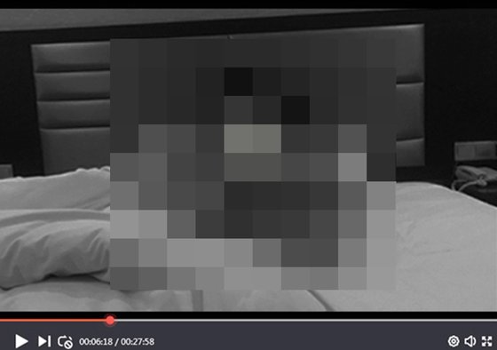 여성과 한 침대에"…기초 <b>의원</b> 십수명 '<b>딥페이크</b> 음란물' <b>협박</b>
