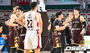 창원 LG, 수원 KT에 59-65 패배…<b>조상현 감독</b> "승부처에서 더... 