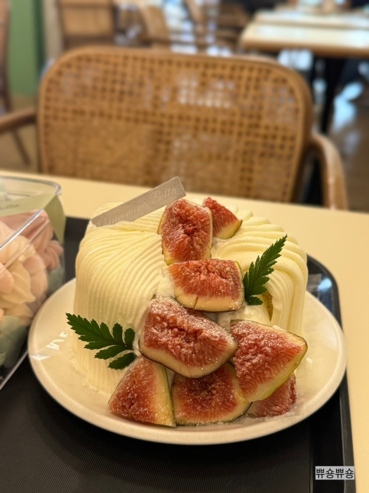  홍대 디저트 카페 쉬폰케이크 맛집 허밍벨라