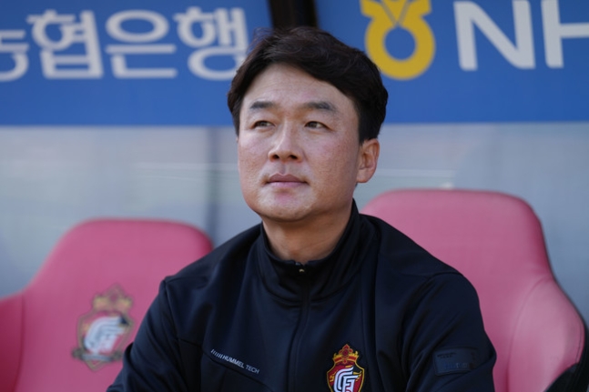 차기 <b>감독</b>은 누가되나?(가장 유력후보 <b>이을용</b>, 그 외 후보... 