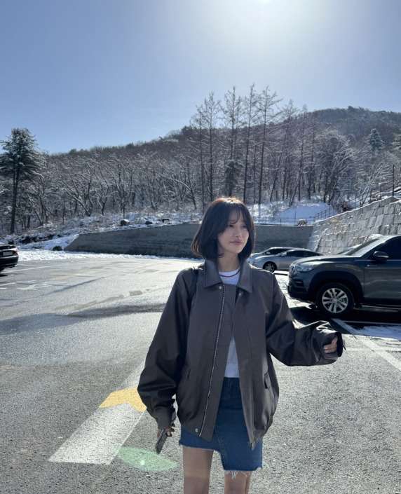  19도 기온인 오늘 날씨 옷차림에 넘나 예쁜 비건 레더 가죽의 여자 오버핏 자켓 코디 추천