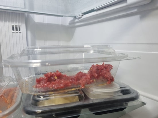 먹고 남은 육회 냉장보관 색깔 변해감