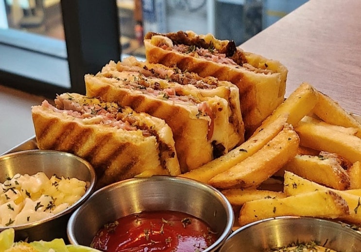 [신촌 맛집] 리틀쿠바, 그릴에 구운 쿠바샌드위치와 각종 파스타 & BBQ 플래터를 즐길수있는 연세대 맛집 (신촌 파스타, 서울 쿠바 음식, 서울 이색 맛집)