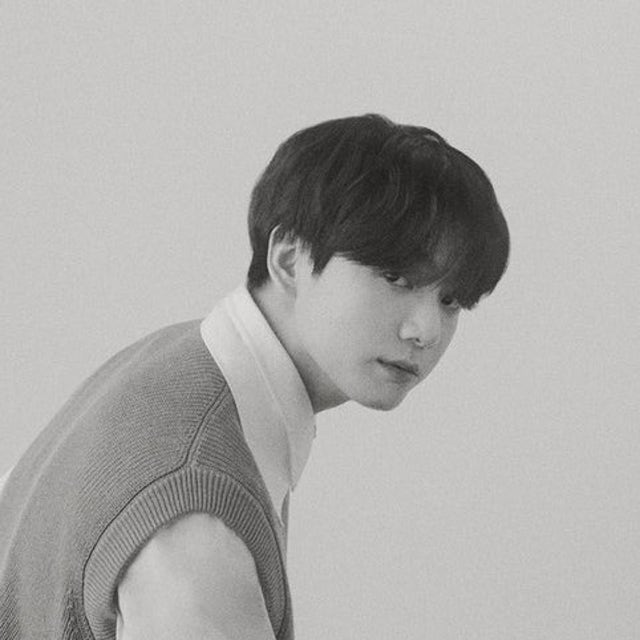 News image: Jungkook is golden in Italy