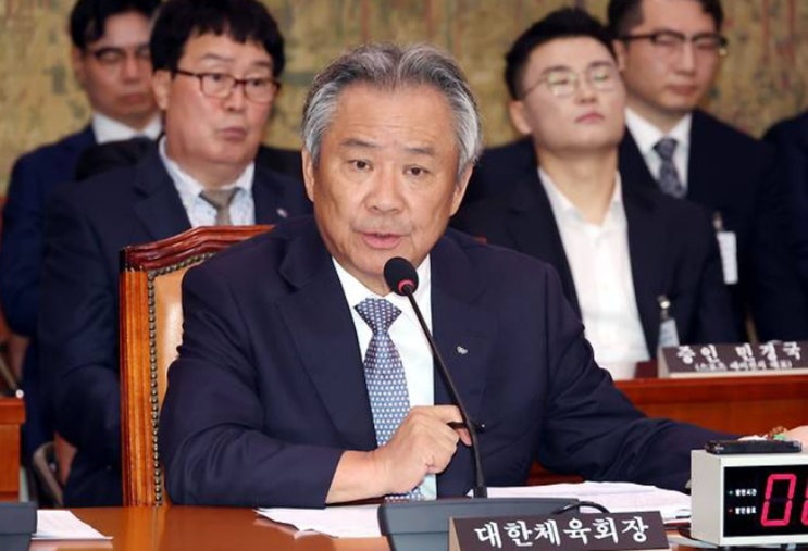 문체부, <b>이기흥</b> 대한체육회장에 직무 <b>정지</b> 통보 ‥ 직무 <b>정지</b>... 
