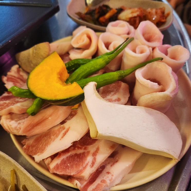  잠실역솥밥과 함께 특수부위 돼지고기를 먹을 수 있는 방이동맛집 '빽돈'