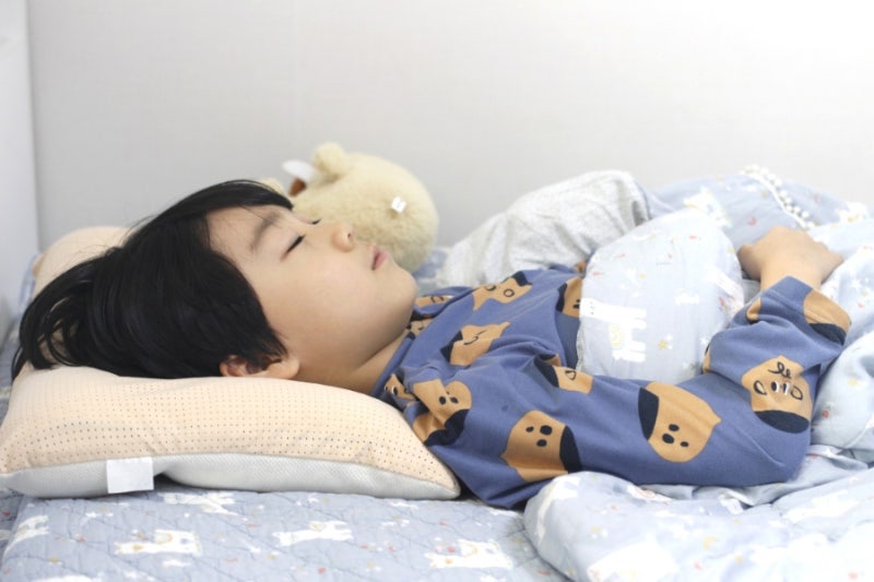 어린이경추베개 키우리로 바꾸고 편안하게 깊은잠 꿀잠 잡니다