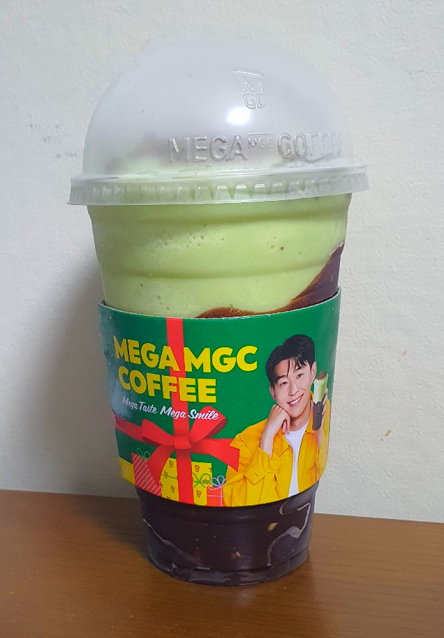  메가커피 초코 눈송이 피스타치오 프라페 먹음