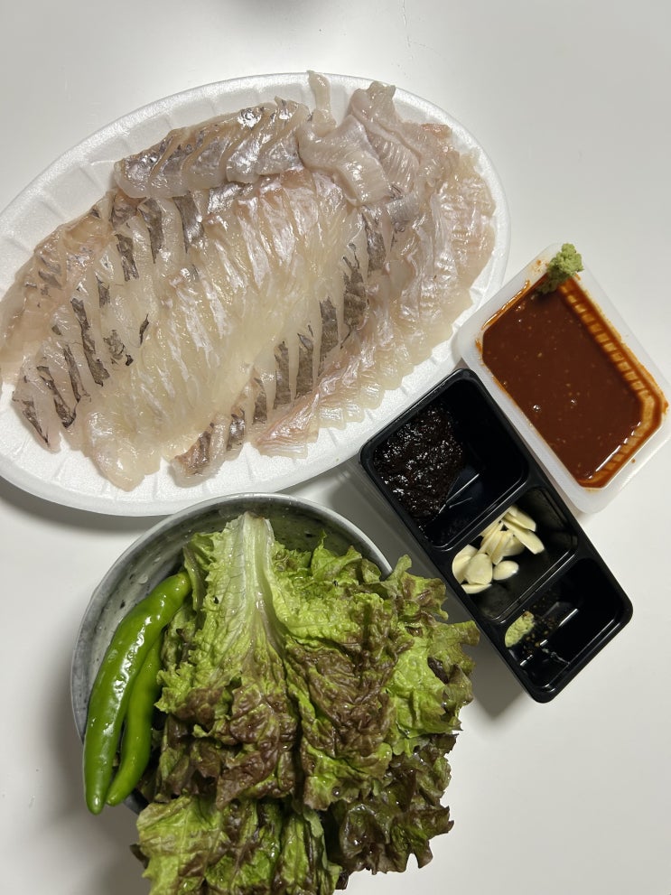  강릉 중앙시장 회센터에서 저렴한 회를 찾고 싶다면 추천하는 이곳 <유성상회>(광어+우럭)