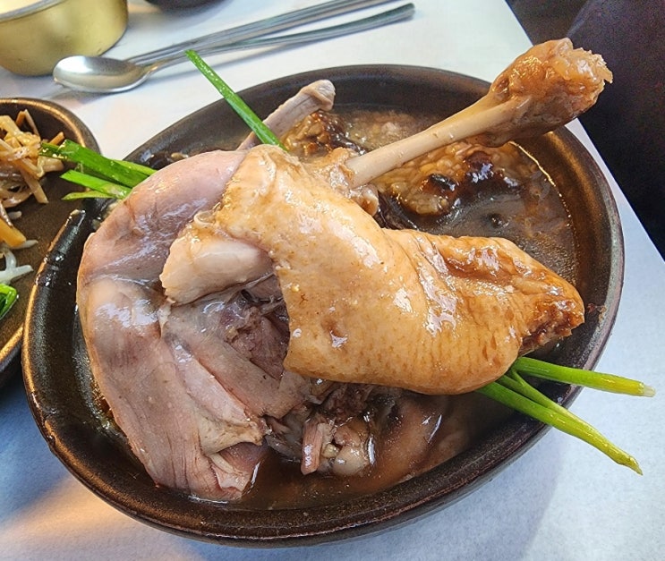  은행나무집 - 도심 한 가운데에 '능이오리백숙' 파는 곳이?!