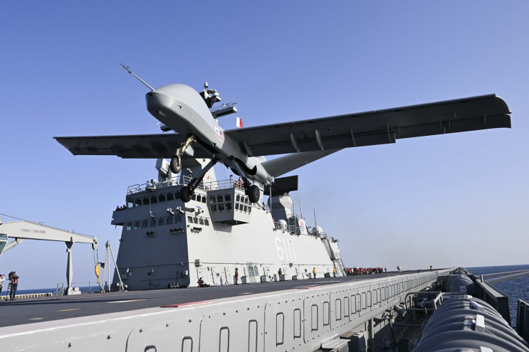 <b>무인기</b> MQ-1 <b>모하비</b>, 독도함에서 이륙 성공