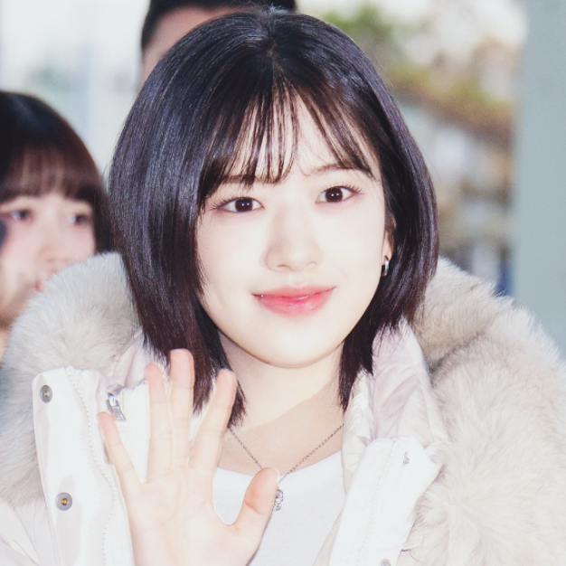 생존템 롱패딩도 걍 예쁜 안유진 네파 아르테 패딩