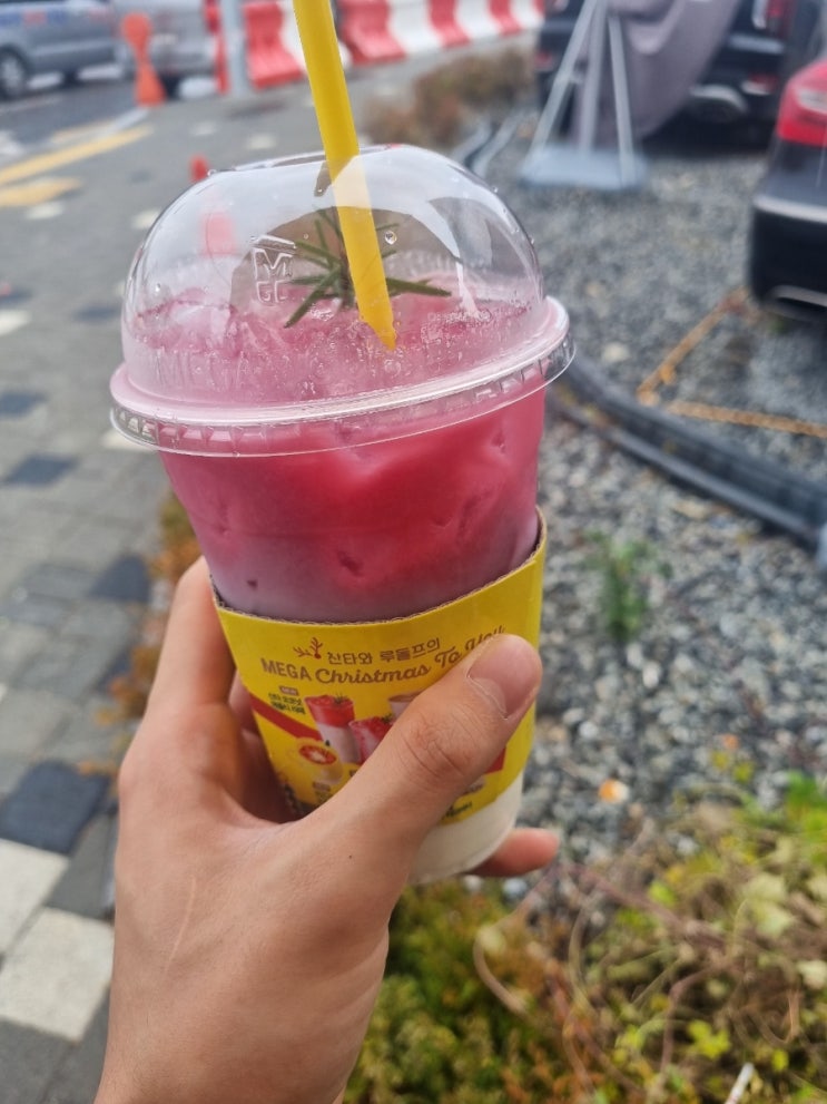  메가커피 신메뉴 산타 코코넛 애플티 라떼 가격 및 칼로리