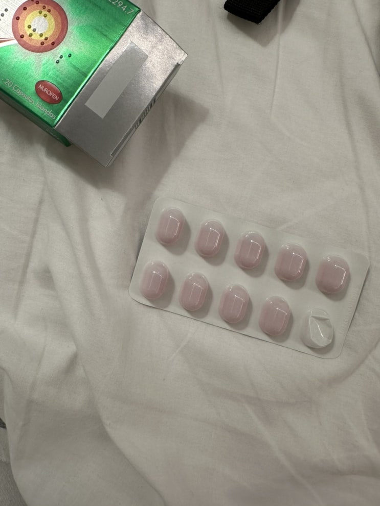  [스페인 바르셀로나] 유럽 여행 중, Farmacia(파르마시아) 약국에서  처방전 없이 생리통 진통제 Nurofen(뉴로펜) 구입 후기