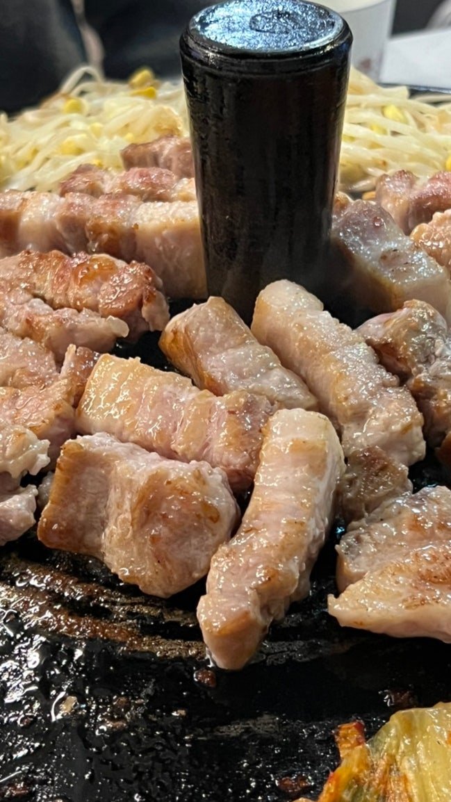  혜화 삼겹살 무채솥뚜껑생삼겹살 묵은지 맛집