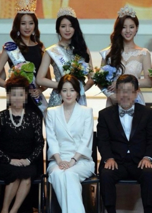 배우 <b>이영애</b> 추억 사진 근황.... 미코들 코를 납작하게 할 <b>미모</b>)