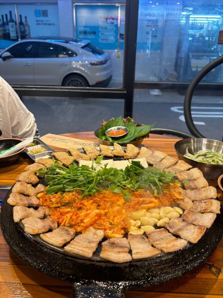  이태원고깃집 가성비 좋은 솥뚜껑 삼겹살 " 무쇠김치삼겹 한남점 "