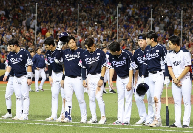연봉 많고 실력 없는 한국 야구<b>대표팀</b>, <b>프리미어12</b> 첫 경기... 