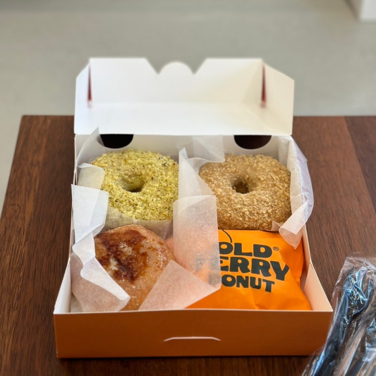  놀러 갈 때 선물용으로도 사가기 좋은 도넛 맛집 올드페리도넛 석촌호수점 시그니처 세트 구매 추천 리뷰.