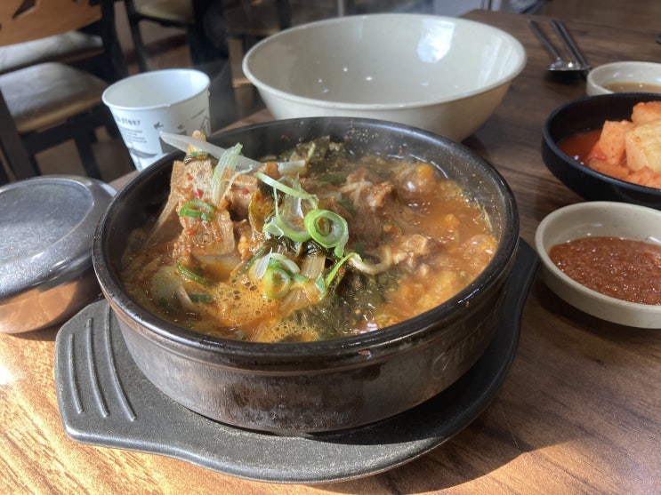  청주 남이면 척산 뚜벅이해장국!!  제주산 등뼈해장국 맛집