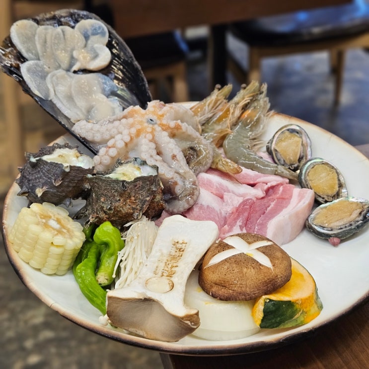  제주 서귀포 맛집 고기 구워주는 흑돼지해물삼합