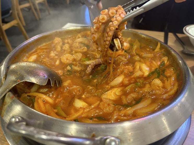  선릉역에 위치한 술먹기 좋은 낙곱새 맛집 <용호동낙지 강남직영점>(낙곱새, 낙지새우파전)
