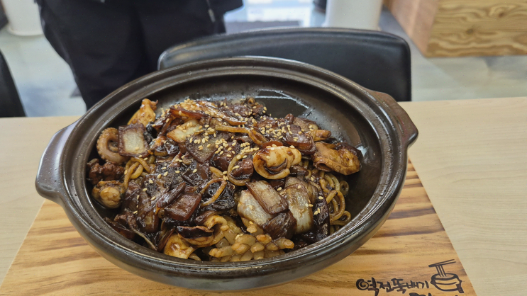  역전뚝배기짬뽕 천안두정본점, 연인과의 로맨틱한 저녁을 신선한 음식으로 감동