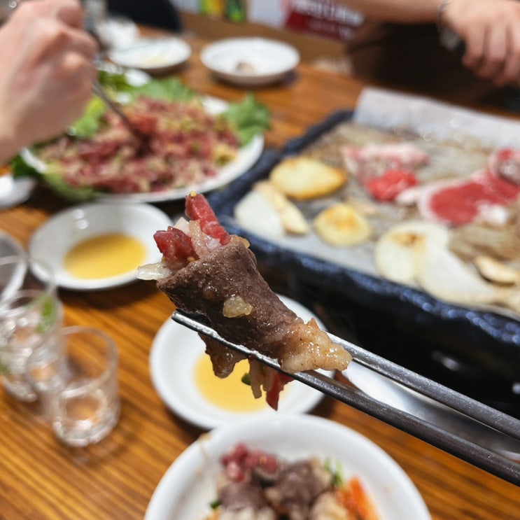  종로5가 백제정육점 육회를 차돌박이에 싸먹는 맛집