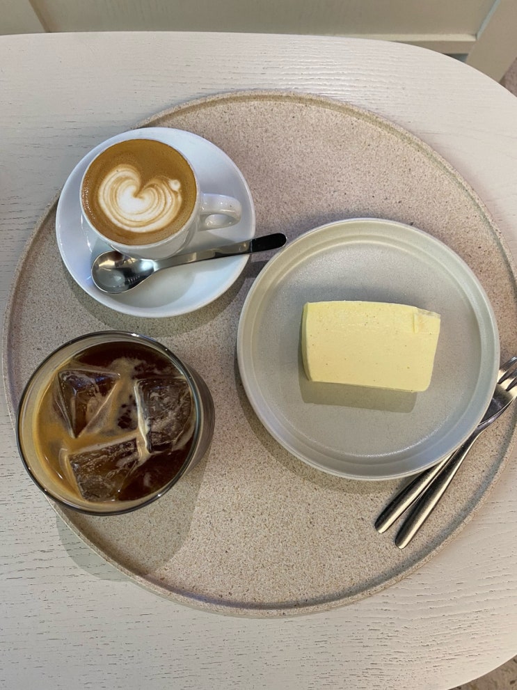  영도 항구뷰 대형카페 모모스 로스터리 커피바 모모스 맛사탕