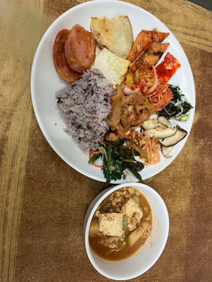 봉명동 새벽 5시부터 가능한 아침식사 뷔페식백반 6000원. 착한대박집 (노포인지 아닌지 몰라 노포 시리즈로 안 올림)