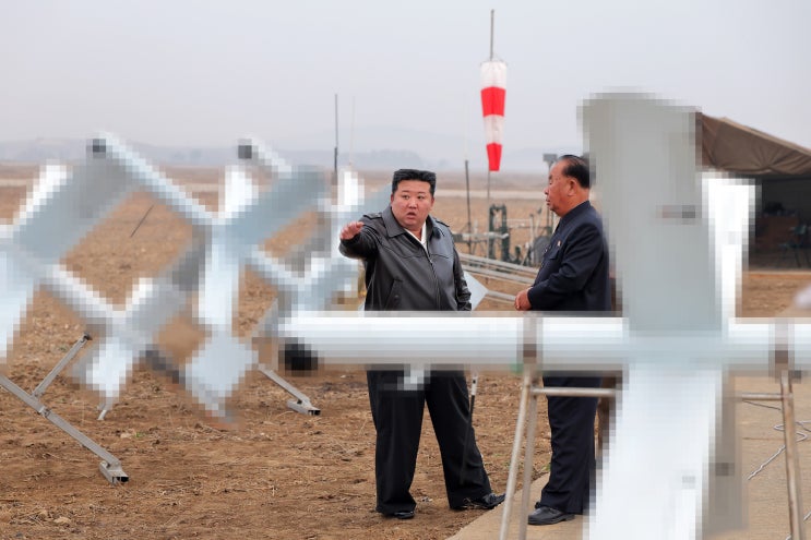 <b>김정은</b> 총비서, <b>자폭</b>공격형<b>무인기</b> 성능시험 현지지도
