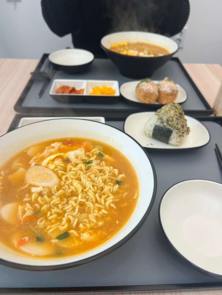  대전 둔산동, 라면, 하레유부, 길 고양이
