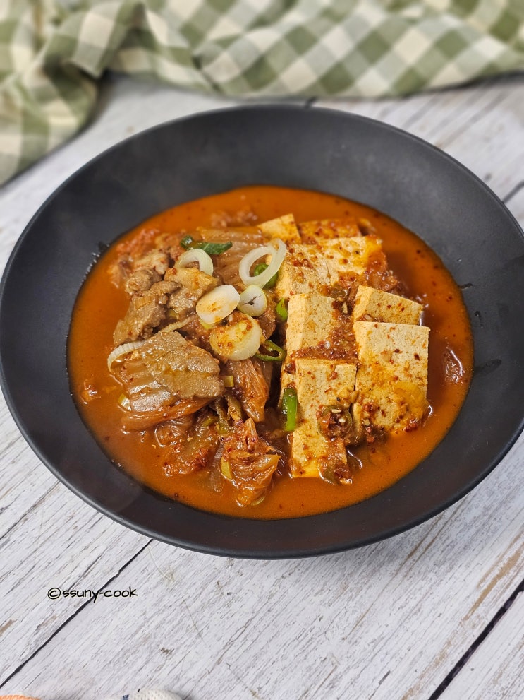 김치짜글이 만드는법 돼지목살김치찌개 묵은지요리