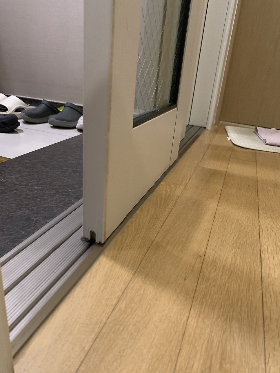평택 현관중문 롤러고장수리업체