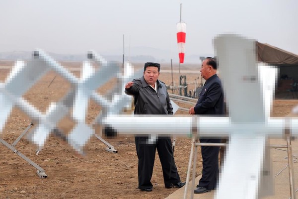 <b>김정은</b> 위원장, <b>자폭</b>공격형 <b>무인기</b> 성능시험 현지지도...본격... 