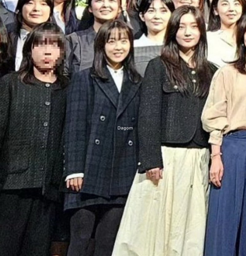 정채연 20대 결혼식 하객룩 패션 속 온앤온 트위드자켓 코디
