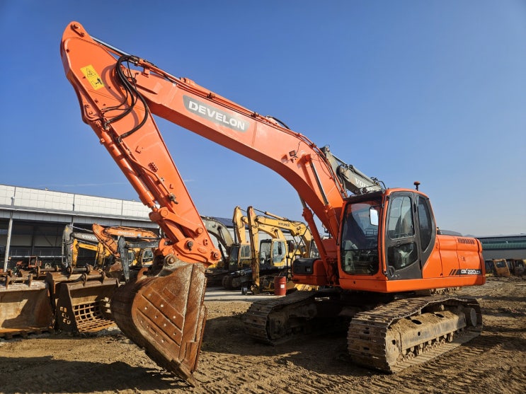  두산 DX220LCA 2011년식 표준 붐 암 08 궤도형 중고굴삭기