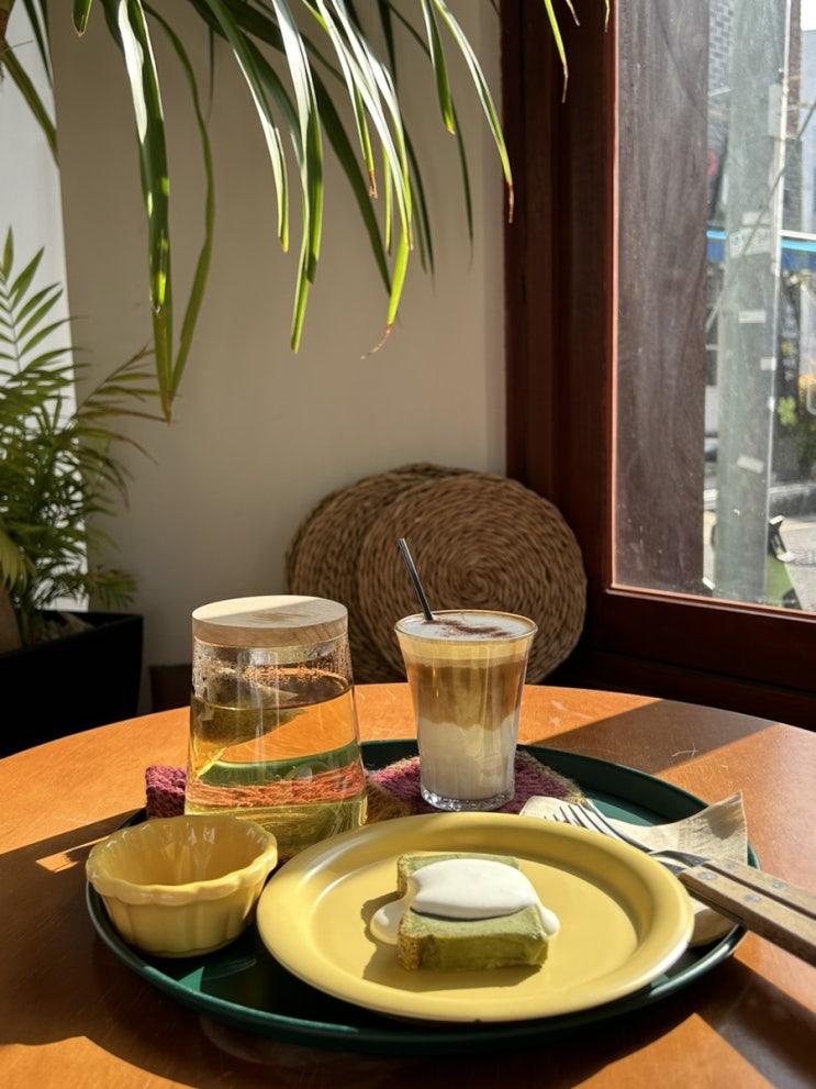  울산 달동 카페 크레이브커피바 크림커피 테린느 맛집