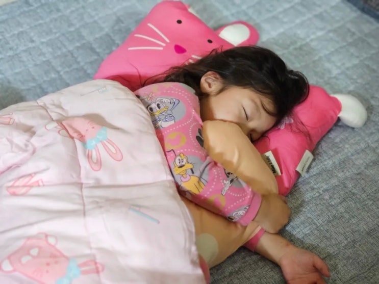  아기겨울이불 추워지기전 미리 유아베개와 세트로 준비하세요