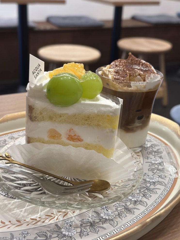  성수역카페추천 - 성수 디저트 카페 케이크 맛집 아쿠아산타 성수카페