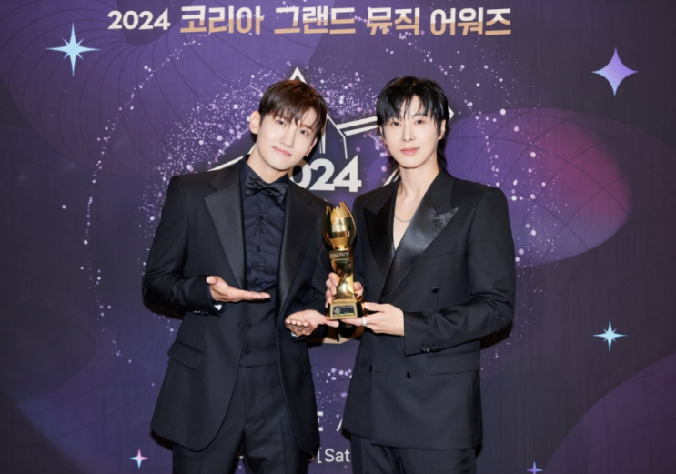 '2024 KGMA' <b>뉴진스</b>·아이들 <b>2관왕</b>, 동방신기 'K팝 레전드... 