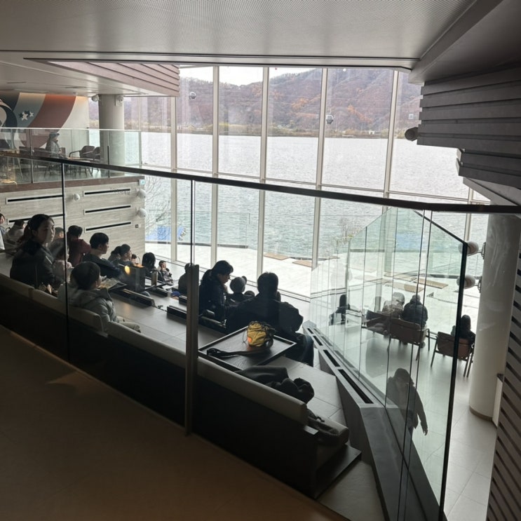  삼악산 케이블카 의암호 뷰 춘천 스타벅스 더춘천의암호R점 오픈런 감자케이크 닭갈비 샌드위치 리뷰.