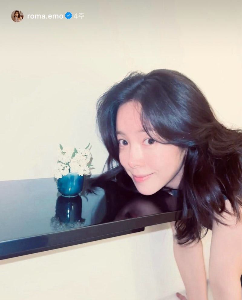초겨울 한지민 하객룩 패션 블라우스 하이 웨스트 팬츠