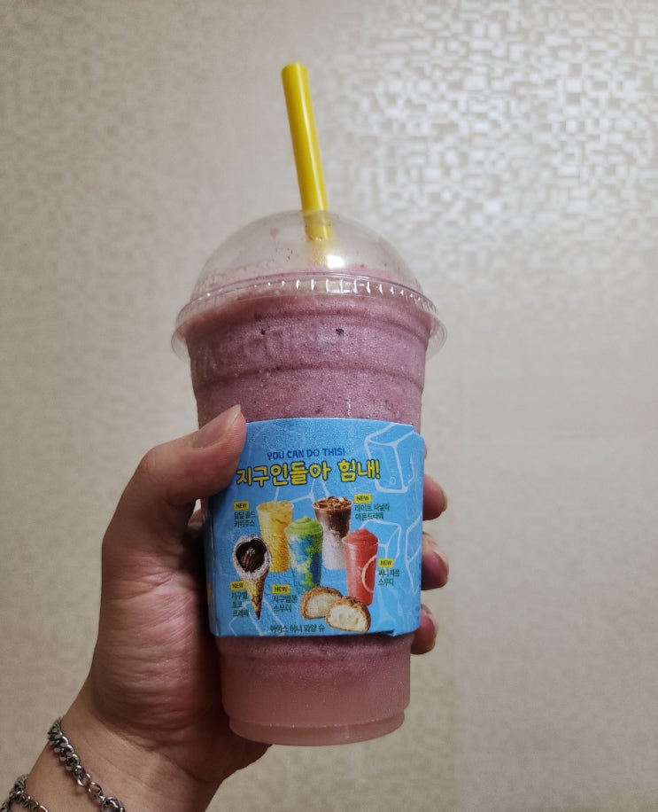  바나나맛이 조금 더 강했던 메가커피 딸기바나나주스 시식 칼로리 정보